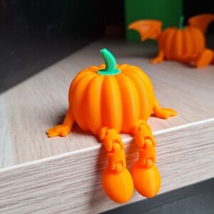 3D Printed Articulated Pumpkin Figurine – Halloween / Fall Decor